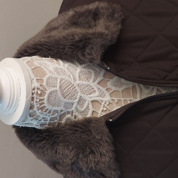 DEBBIE MORGAN Brown Quilted Zipper Front Sleeveless Vest - Picture 2 of 10